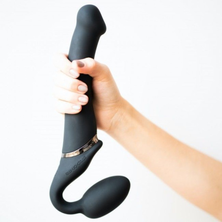 Безремневой страпон с вибрацией Strap-On-Me Vibrating Black M, диаметр 3,3см, пульт ДУ, регулируемый || 